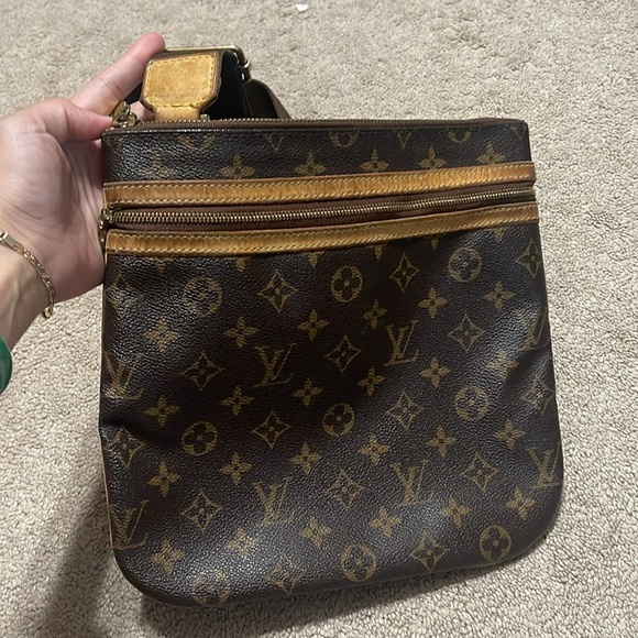 Louis Vuitton Crossbody - Picture 2 of 12